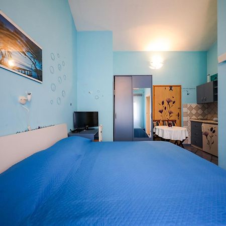 Apartments With A Parking Space Brbinj, Dugi Otok - 8160 Rom bilde